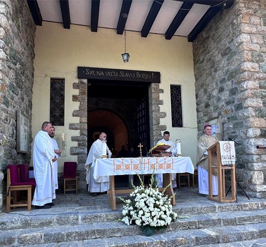 Biskup Šaško predvodio misu na Sljemenu na zavjetnom zagrebačkom hodočašću u Mariju Bistricu